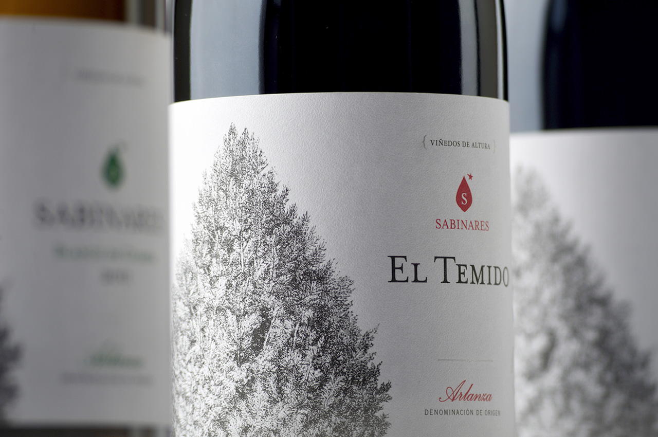Fotografías de producto de los vinos Sabinares.