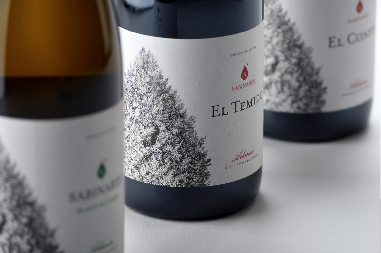 Fotografías de producto de los vinos Sabinares.